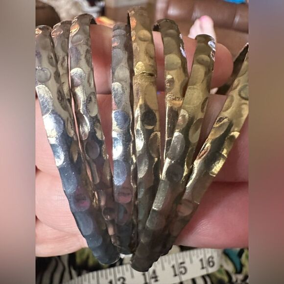 Bangles Silver (4) and Gold (4) Tone Metal Bracelets Hammered Finish - Picture 2 of 3